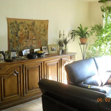 Homestay Une Avec Deux Lits Une Personne *